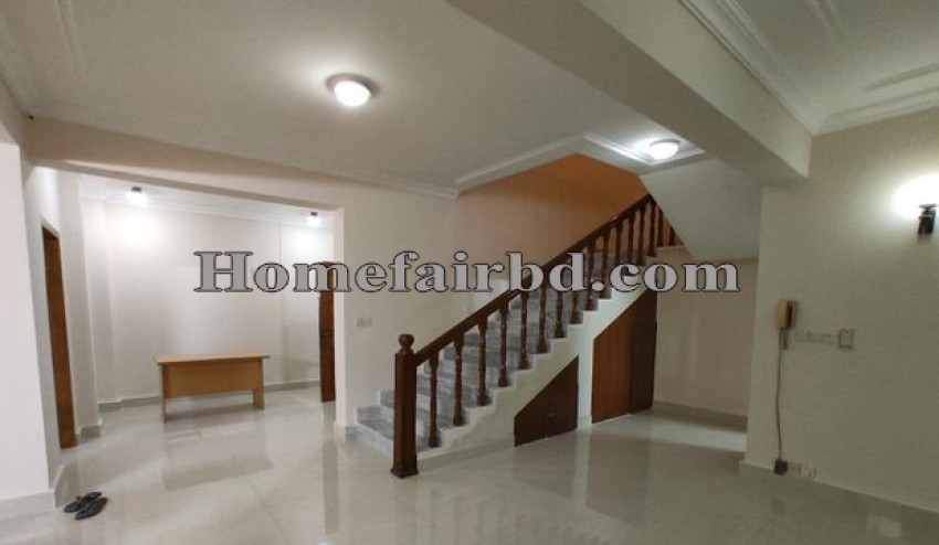 Furnished duplex apartment Baridhara Diplomatic@3400sqft