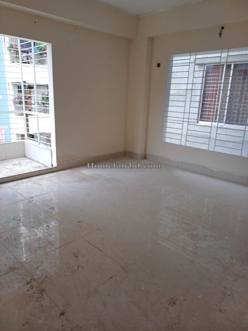 Spacious 1550 Sqft Ready Flat for Sale in Aftabnagar