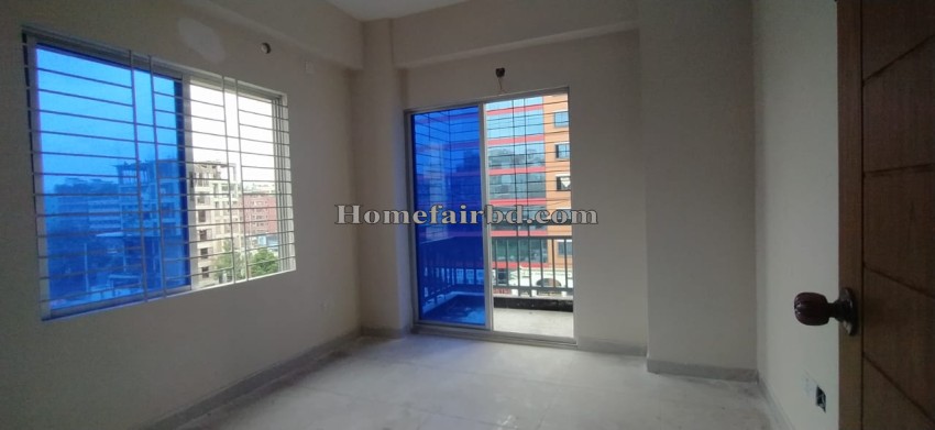 Ready 1162 Sqft Flat for Sale in Aftab Nagar Main Road