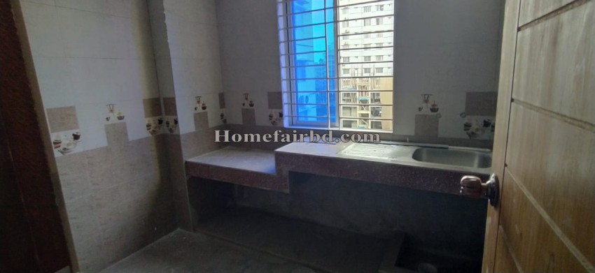 Ready 1162 Sqft Flat for Sale in Aftab Nagar Main Road