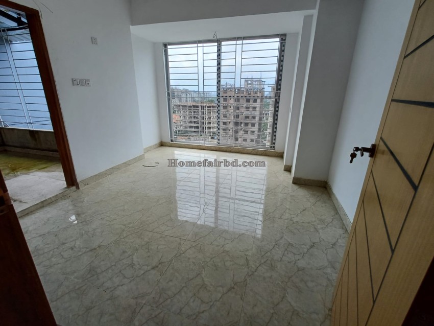 1275 Sqft Ready Flat for Sale in Priyanka Runway City,Uttara