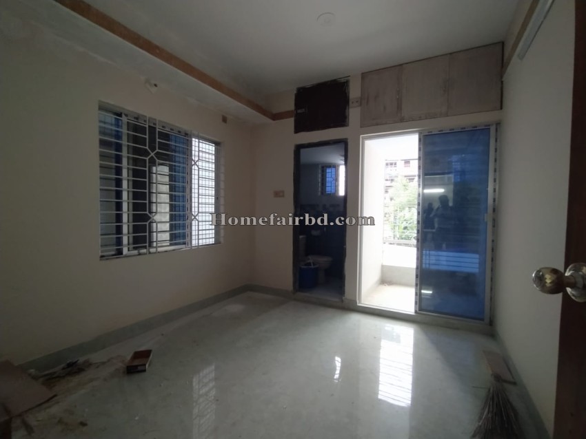 1350 sqft Ready Flat Sale in Meradia, Banasree